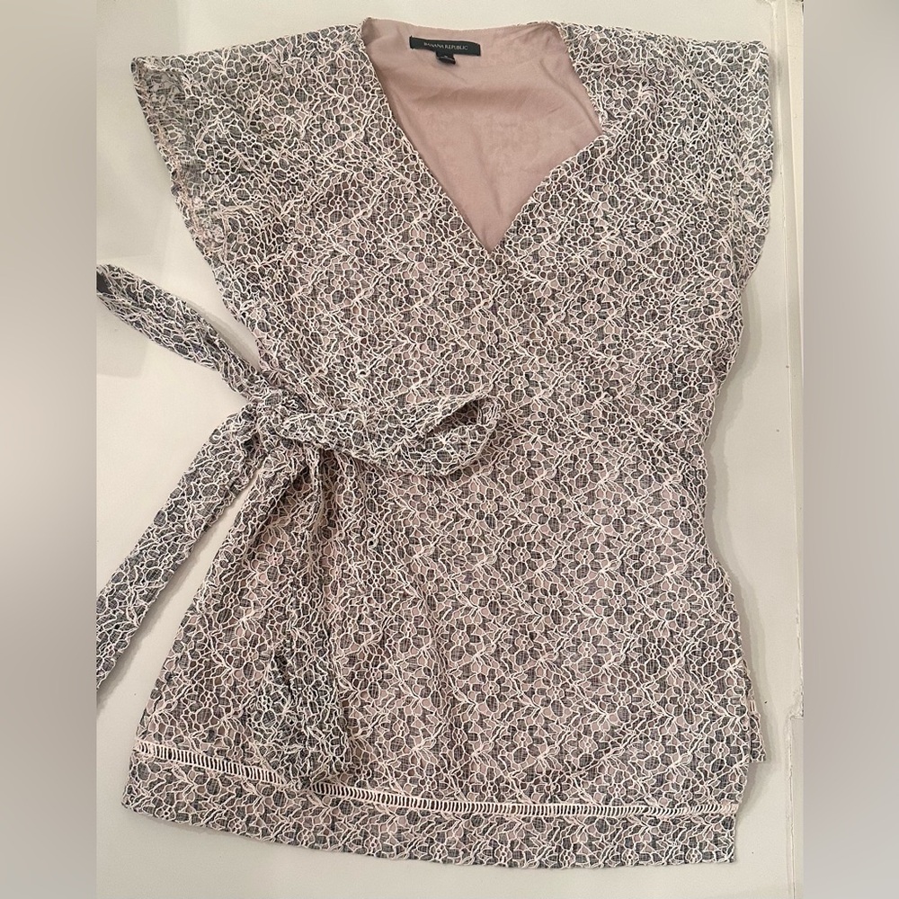 Banana Republic Floral Lace Wrap Top; Size Small; Business Casual